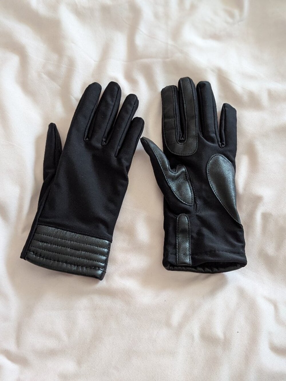 isotoner Black Quilted Cuff Tech Gloves L/XL